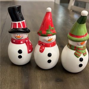 Snowmen Spreading Knives